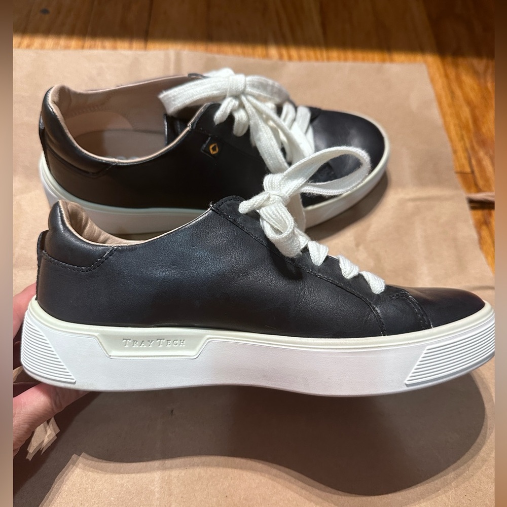 ECCO Women’s Leather Sneaker